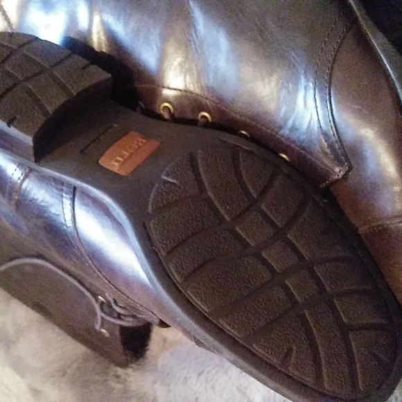 MENS BORN "CAPTAIN - Picture 3 of 3